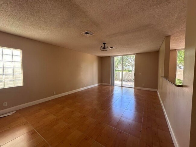 Foto del edificio - 9761 NW 2nd St