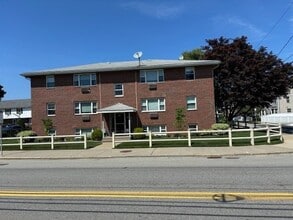 Building Photo - 189 River St
