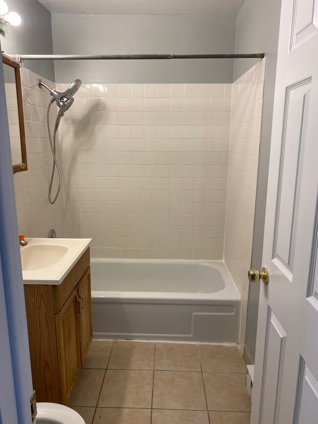 Building Photo - 4025 Bonhill Dr