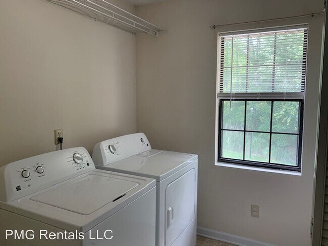 Foto del edificio - 2 br, 2 bath Room For Rent - 412 Brannen Dr