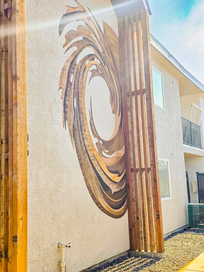 Building Photo - The Crest