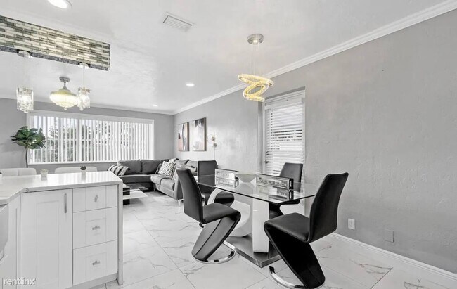 Foto del edificio - 3 br, 1 bath House - 310 Hemlock Rd