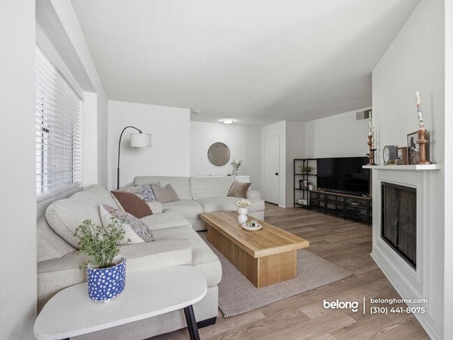 Building Photo - 26914 Flo Ln