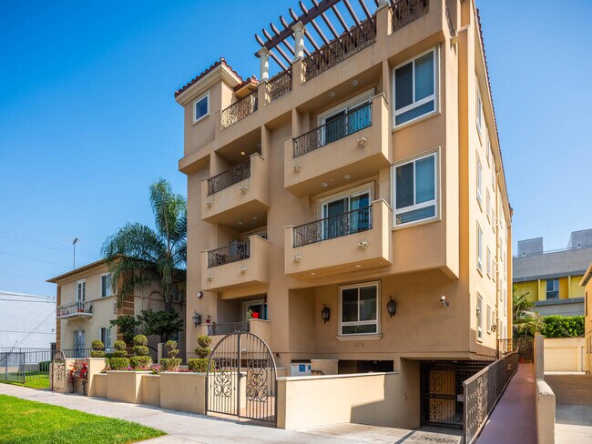 Building Photo - 124 N Orlando Ave