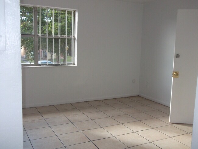 Foto del edificio - 924 NW 29th St