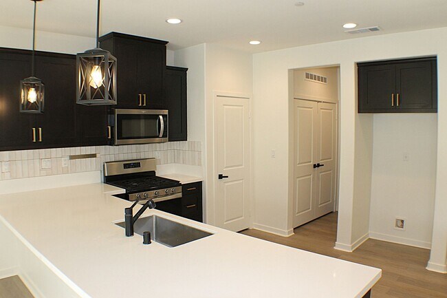Foto del edificio - 3 Bed | 2.5 Bath | 1,733 Sq Ft | Built 2021 | Gated Community