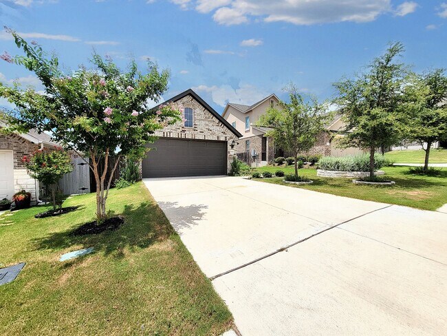 Building Photo - Beautiful 3-Bedroom, 2-Bath Modern Home fo...