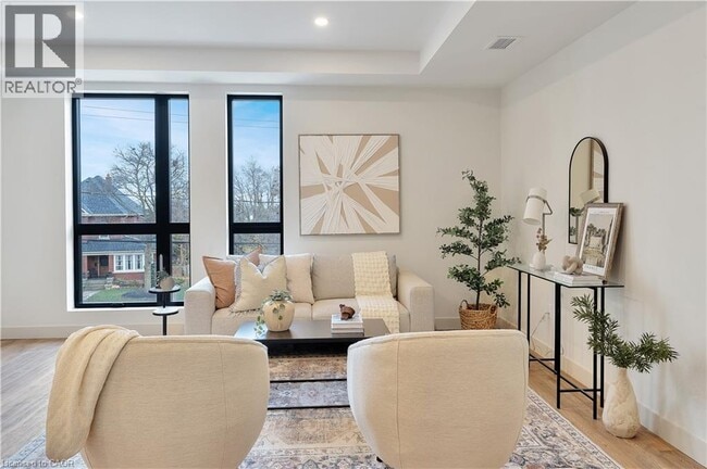 Photo du bâtiment - 4390 Hillview Dr