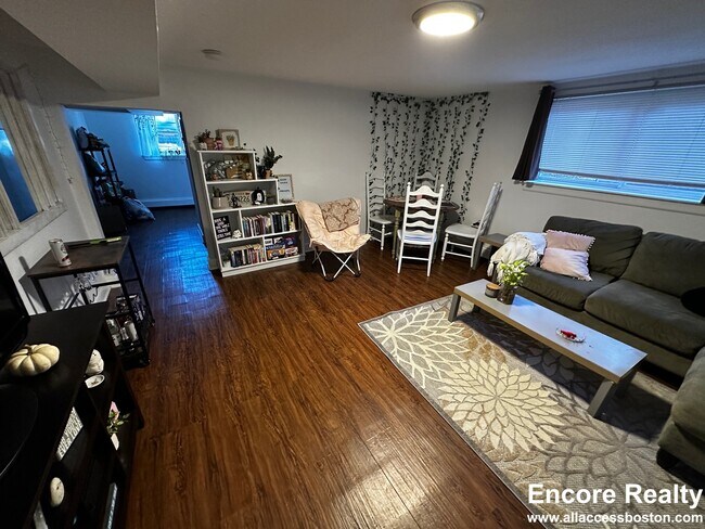 Building Photo - 61 Selkirk Rd