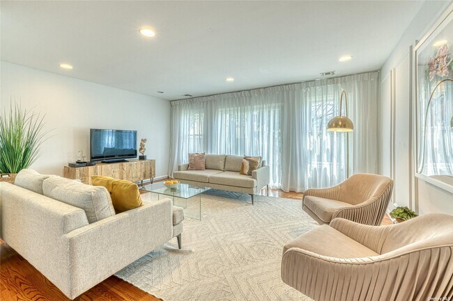 Foto del edificio - 2 Bluebird Dr