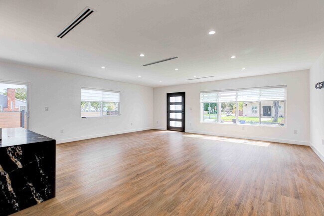 Foto del edificio - 3301 W Wyoming Ave
