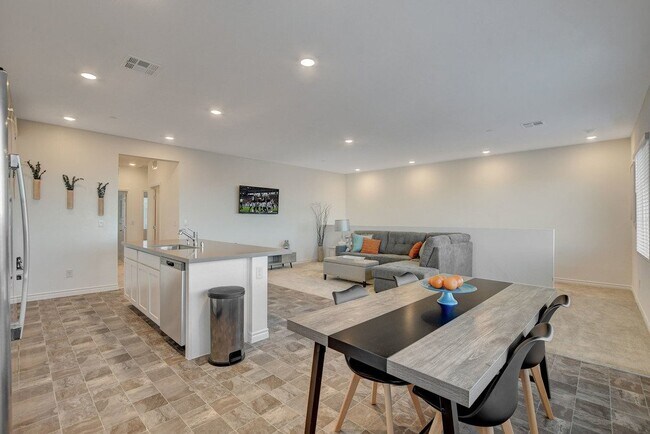 Foto del edificio - 226 White Crest Peak Ave