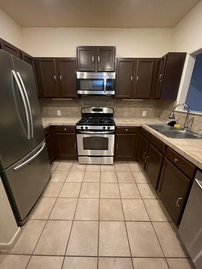 2445 Monarch Dr, Laredo, TX 78045