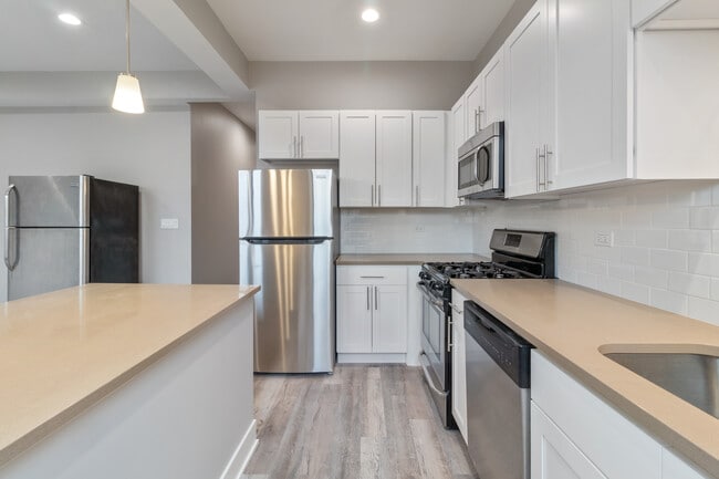 Foto del edificio - 858 N Hoyne Ave