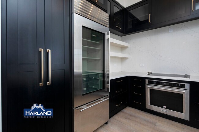 Foto del edificio - 9253 Regents Rd