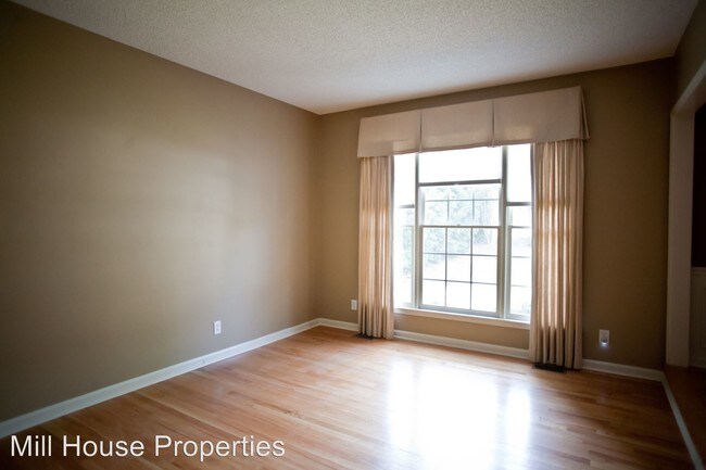 Building Photo - 117 Woodshire Ln