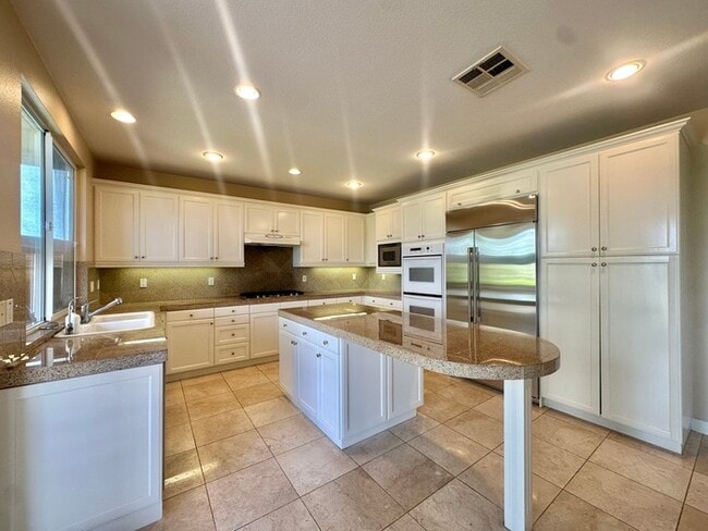 Building Photo - 10516 Abalone Landing Terrace
