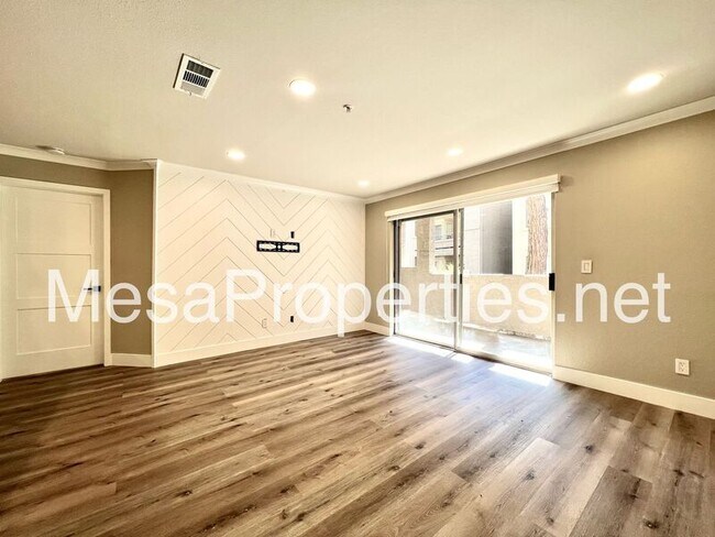 Building Photo - 2040 Las Colinas Cir