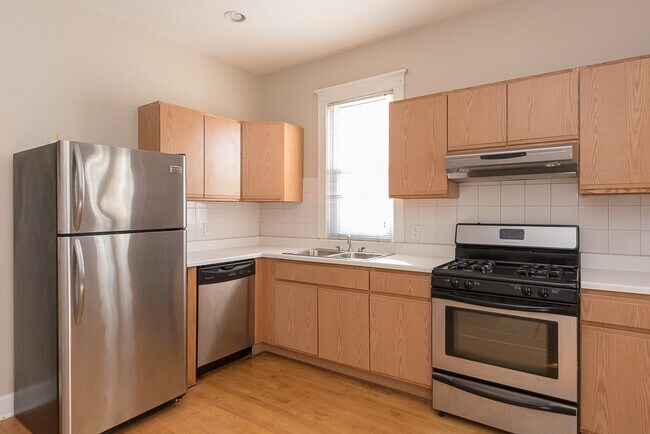 Foto del edificio - 1440 W Addison St
