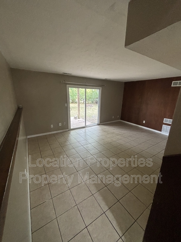 Building Photo - 2428 Cedarwood Ave