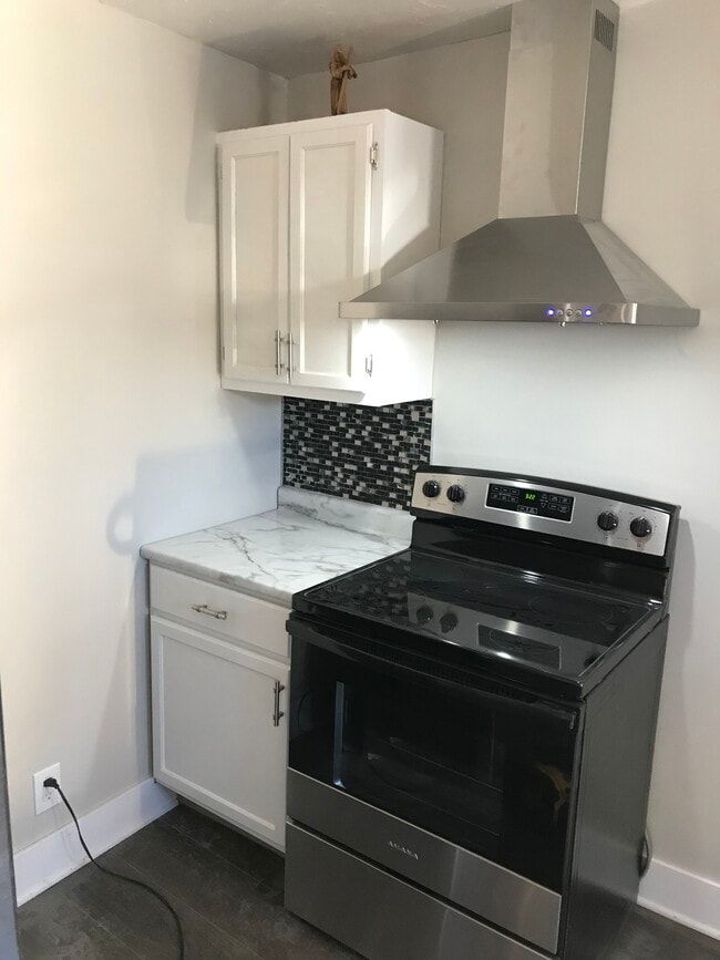 Building Photo - 1001 E Pierce St