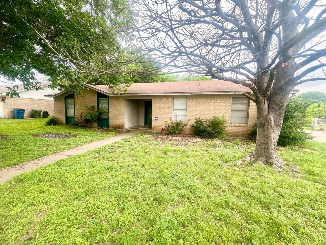 Primary Photo - Spacious 3/2 in Midway ISD