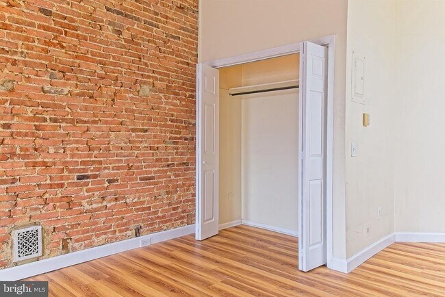 Building Photo - 1735 Park Ave