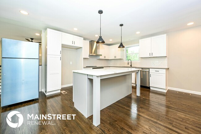 Foto del edificio - 4932 Aquatic Rd