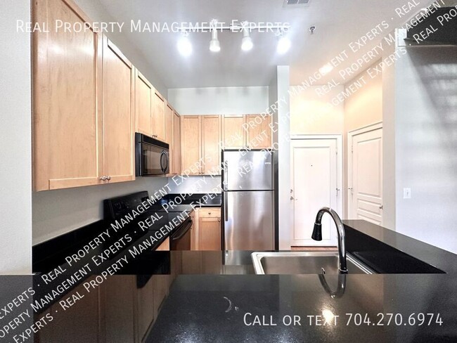 Foto del edificio - Stunning 1BR/1BA Condo in South End Charlo...