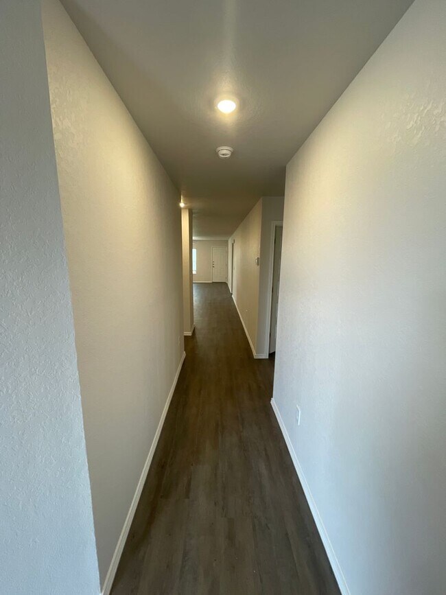 Foto del edificio - Now Pre-Leasing: Spacious 4-Bedroom, 2-Bath Home Available Soon