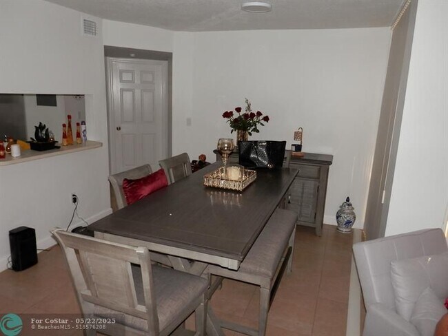 Foto del edificio - 8305 SW 152nd Ave