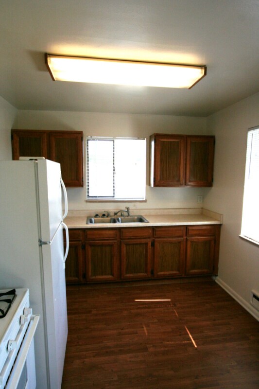 Building Photo - 1385 W Gill Pl