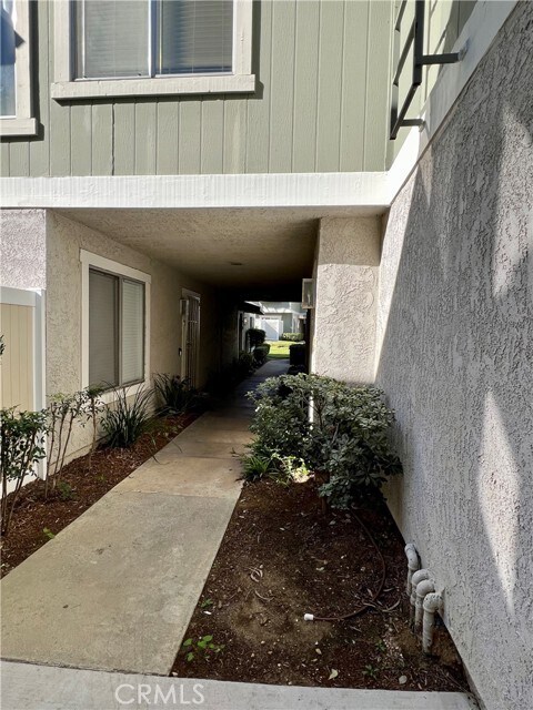 Building Photo - 550 Golden Springs Dr