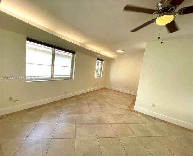 Foto del edificio - 125 Edgewater Dr