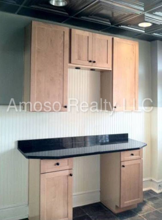 Building Photo - Beautiful Home block away from Delmar Loop