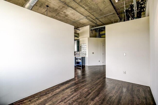 Foto del edificio - 3180 Mathieson Dr NE