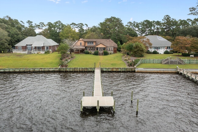 Building Photo - 138 White Oak Bluff Rd