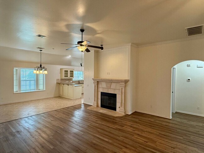 Foto del edificio - Inviting 3 Bed 2 Bath in Deer Creek Neighborhood