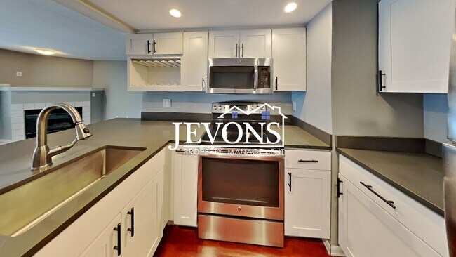 Building Photo - Stunning property in the heart of Seattle!