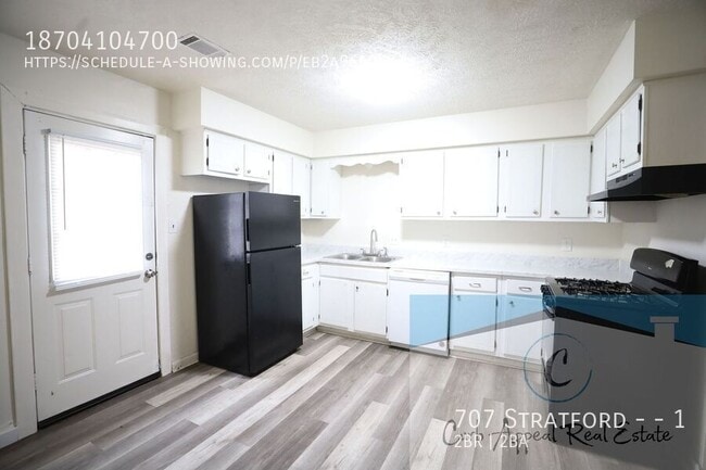 Building Photo - 707 Stratford Dr
