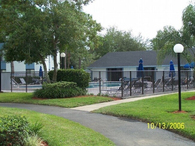 Foto del edificio - 952 Courtyard Ln