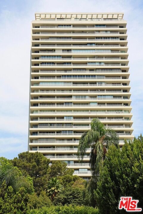 Building Photo - 9255 Doheny Rd