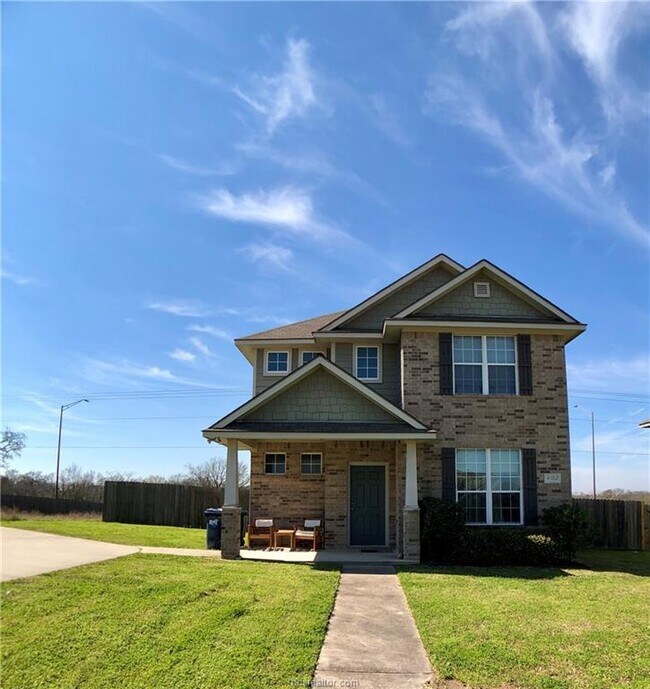 Building Photo - 4102 Southern Way Dr