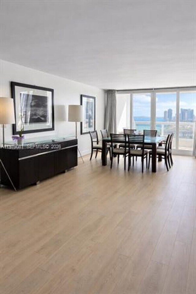 Foto del edificio - 1717 N Bayshore Dr