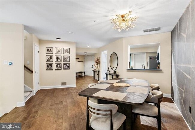 Building Photo - 962 Chanticleer