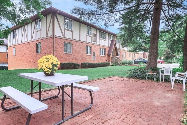 Foto del edificio - 1500 W.Market St Akron Oh- 2 Bedroom