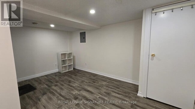 Building Photo - 3661 Lake Shore Blvd W