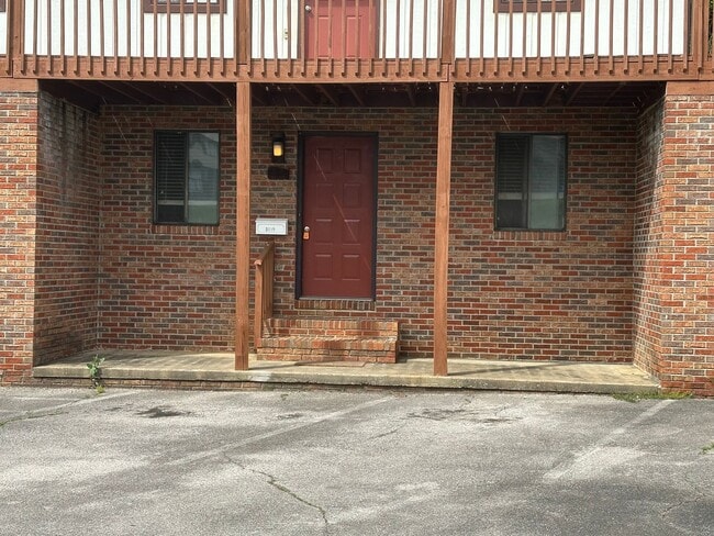 Building Photo - 2 bedroom, 1 bath, Townhome Kingsport, TN