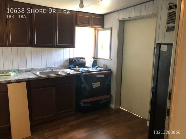 Building Photo - 10638 Shore Dr