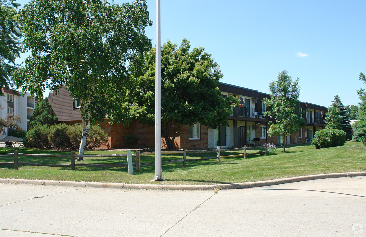 Primary Photo - Chalet Apartments